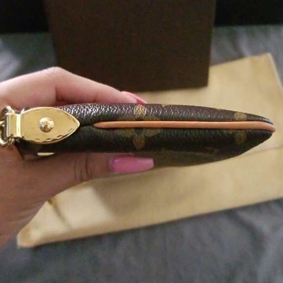 Louis Vuitton Monogram Milla Clutch MM - Picture 5 of 8